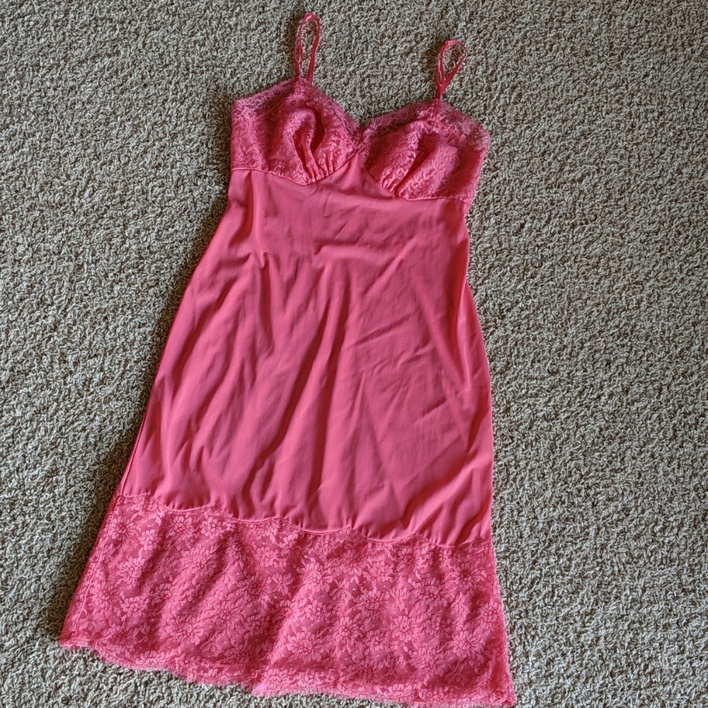 Vintage Vanity Fair coral lace slip💃